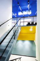 Sede Banco Santos - Escada, parede Amarela, Teto Azul - 