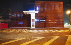 Autor Não Identificado - Sede Banco Santos - Vista Frontal Iluminada