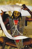 Carol Beckwith / Angela Fisher - Wodaabe Man Preparinf Gor Chamdance, Nigéria