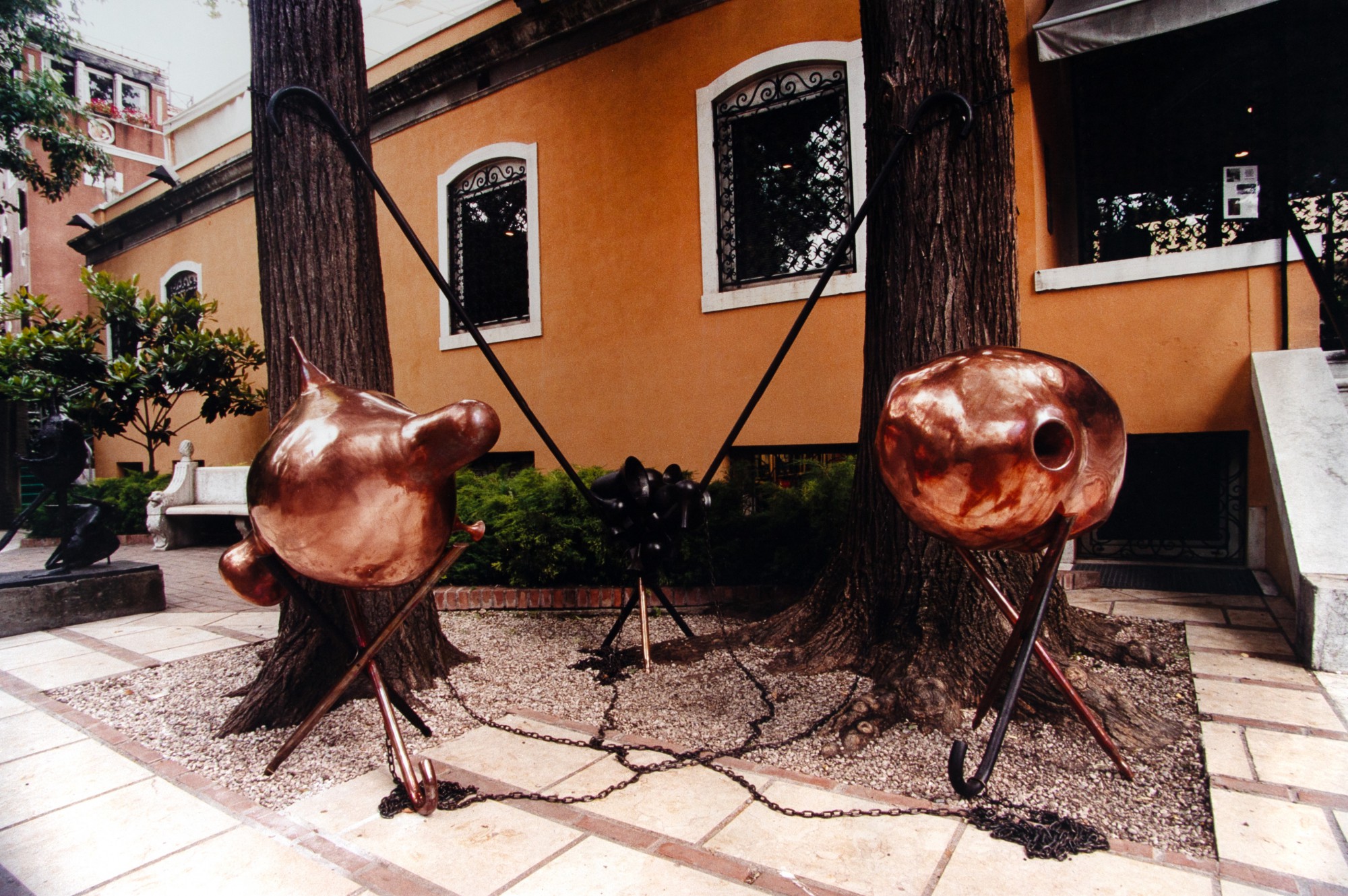 Denise Andrade - Escultura Em Jardim