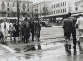 Hildegard Rosenthal - Passantes Atravessando a Rua