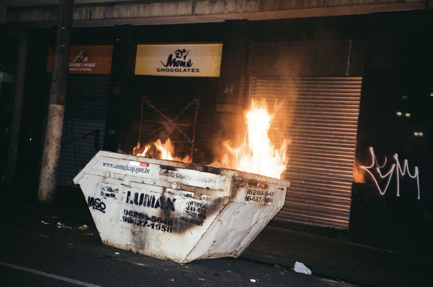 Marina Nacamuli - Caçamba Pegando Fogo, São Paulo, SP 2019