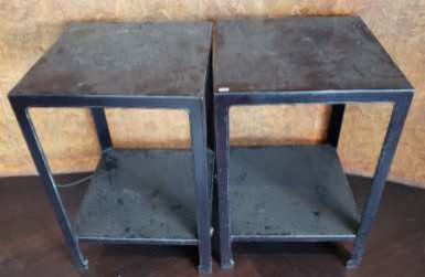 Sem Autoria - Par de mesas de apoio, madeira laqueada